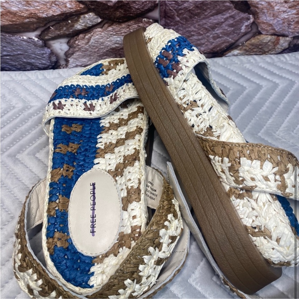 Free People Roma Raffia Platform Blue and Cream Sandals - Picture 8 of 10